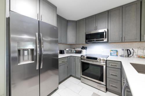 Η κουζίνα ή μικρή κουζίνα στο Sunny - Pool - Close to Beach - Fishing - Boat Ramp