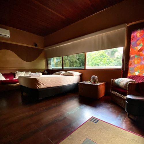 a bedroom with a large bed and a couch at Ololó Caracas B&B in Chacao