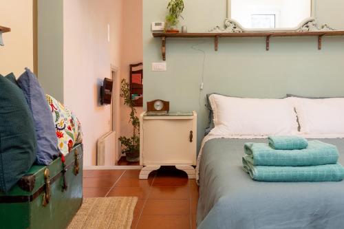 a bedroom with a bed with blue towels on it at Tiramisù in Tivoli