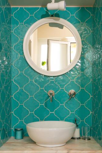 a bathroom with a white sink and a mirror at Tiramisù in Tivoli