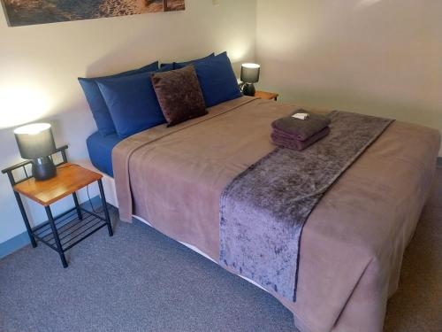 Ένα ή περισσότερα κρεβάτια σε δωμάτιο στο Carnarvon Central Apartments