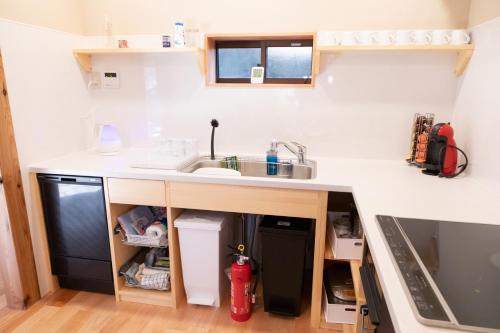 Η κουζίνα ή μικρή κουζίνα στο Quiet 3 bedroom house 2 min walk from UNESCO shrines
