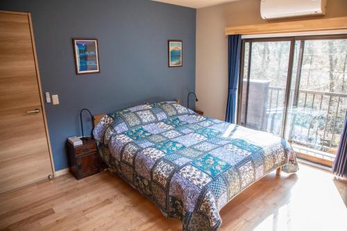 Ένα ή περισσότερα κρεβάτια σε δωμάτιο στο Quiet 3 bedroom house 2 min walk from UNESCO shrines