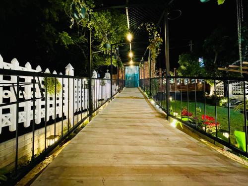 Κήπος έξω από το Ayur Ayur White Sail Villa