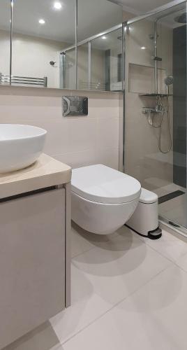 Minimalist Newly Renovated 1Bd near the center