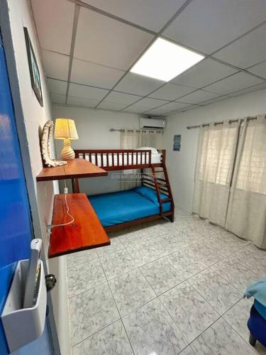 a room with a bunk bed in a hospital room at Casa Palmar Point in San Carlos