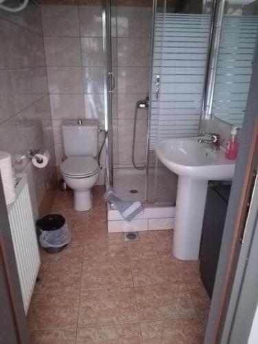 Ванная комната в 4 Seasons Luxury Apartments
