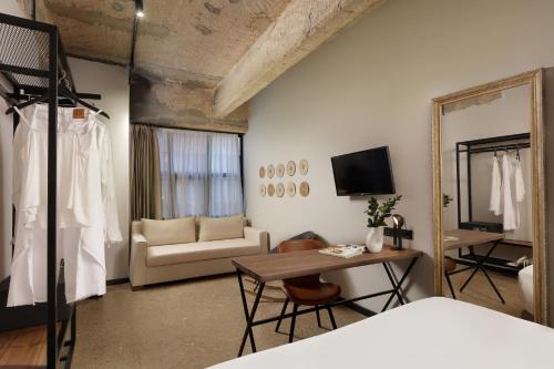 Anise Aluma Athens, Tapestry Collection by Hilton