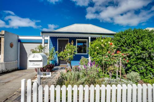 Κήπος έξω από το Rose Cottage 3B Hutchinson St Goolwa - Linen Included