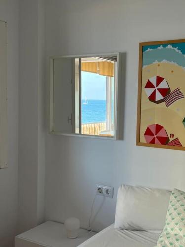 Ένα ή περισσότερα κρεβάτια σε δωμάτιο στο Apartament sea view and direct beach access