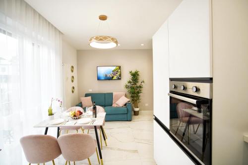 Lux center, 2camere, 2bagni, train station SMN
