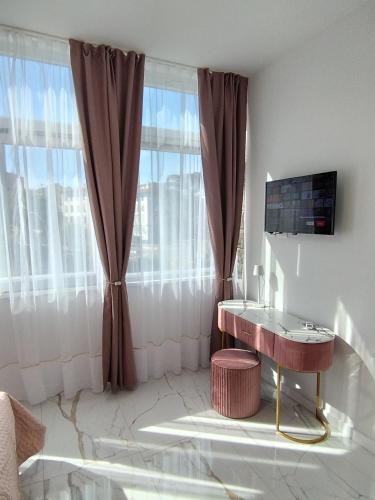 Lux center, 2camere, 2bagni, train station SMN