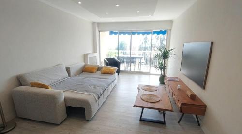 Terrasses de la Corniche, 2p 65m2 spacieux, terrasses mer & montagne, piscine et parking privé
