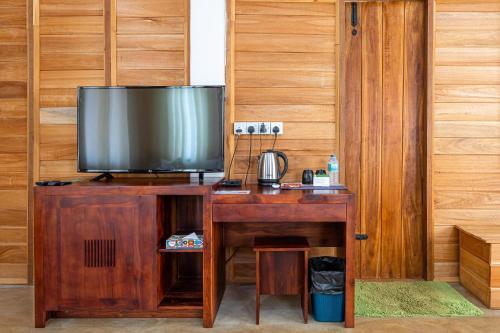 Příslušenství pro přípravu čaje a kávy v ubytování Rock Shade Chalet- Sigiriya