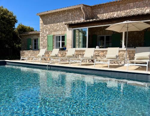 L'Oustau de la Colline - Villa avec piscine privée chauffée 12 personnes au coeur du Luberon