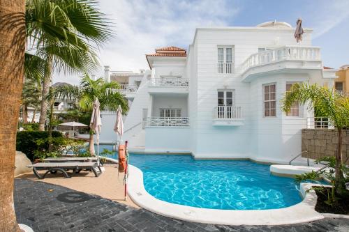 Spacious apartment with ocean view