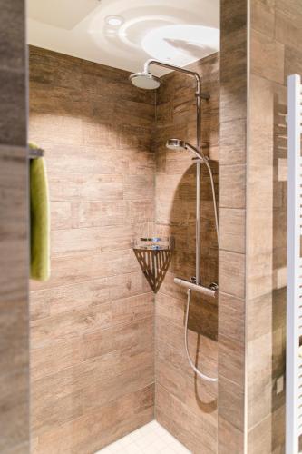 a bathroom with a shower with a glass door at Pension Waldhorn in Aidlingen