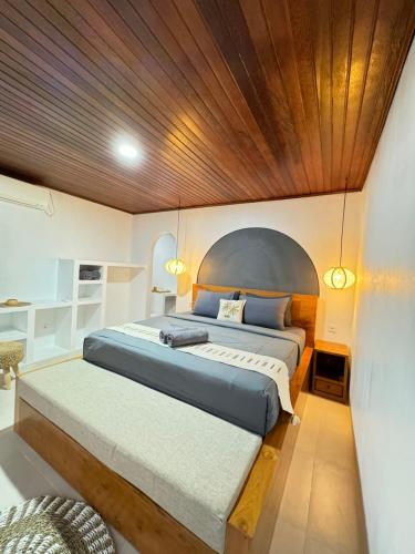 Giường trong phòng chung tại Bali Astetic Villa Private Hot Spring
