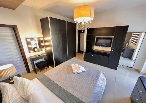 a bedroom with a bed with two towels on it at Cozy Apartment in South Malta in Fgura