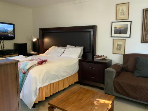 Postel nebo postele na pokoji v ubytování Coz Bachelor Pad in Randburg