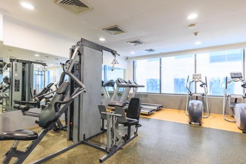 Gimnasio o instalaciones de fitness de Sapphire Plaza Hotel
