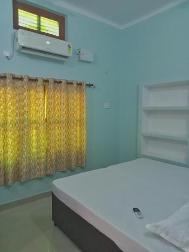 Postel nebo postele na pokoji v ubytování Shri Ramesht Paying Guest House, Ayodhya Dham, India