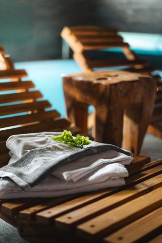 a group of wooden benches with green plants on them at Pod Vojtěchem - soukromý wellness apartmán in Wotitz