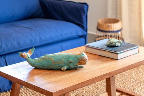 a vase on a coffee table with a book at Bahia Soul - Morada Garú - Taipu de Fora - Península de Maraú in Taipu