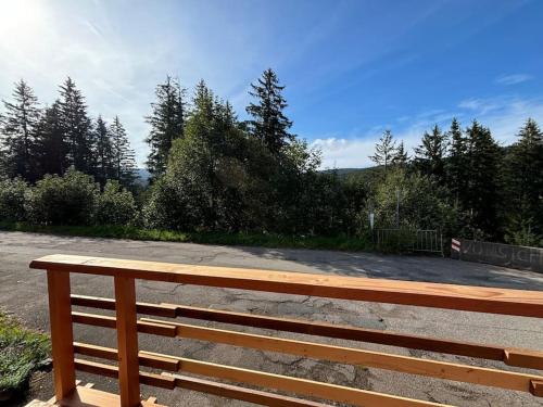 a wooden bench sitting on the side of a road at Das kleine Haus Feldberg für Paare in Feldberg