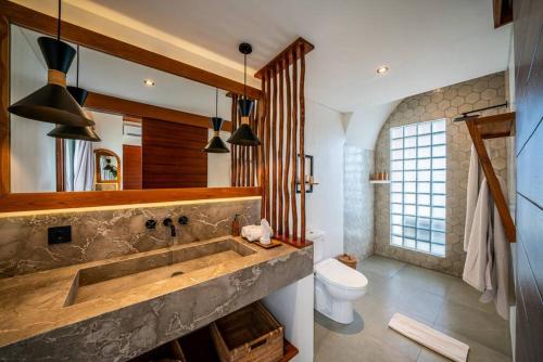 Ένα μπάνιο στο K Club Cemagi no 1