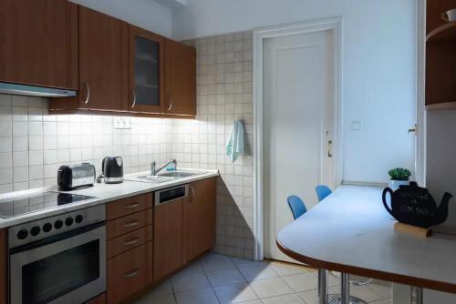 Η κουζίνα ή μικρή κουζίνα στο Nanami Apartments