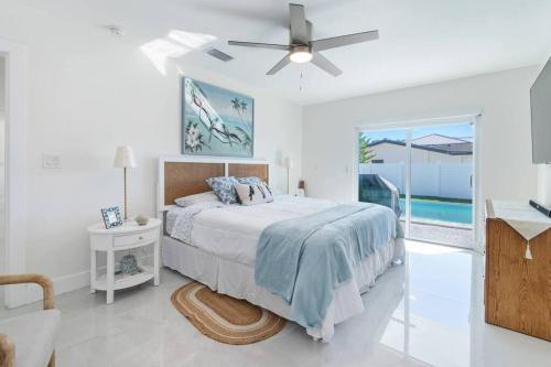Ένα ή περισσότερα κρεβάτια σε δωμάτιο στο Luxury Waterfront Oasis in Pompano Beach