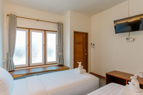 Postel nebo postele na pokoji v ubytování Diamond Beach Resort