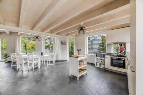 a kitchen and dining room with a table and chairs at Einzigartige Architekten-Wohnung in Winterthur in Brütten