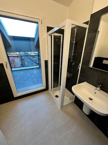 a bathroom with a shower and a sink at Residence Signoria degli Scaligeri in Verona