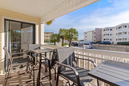 Beachside Condo - Sleeps 7! photo 30