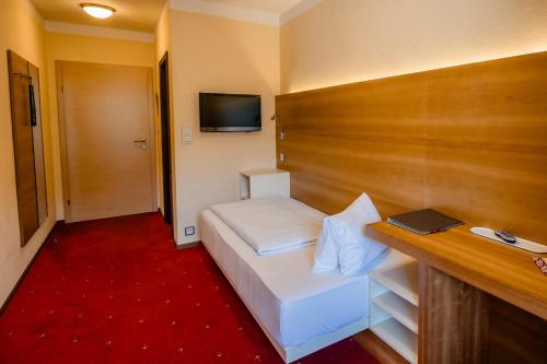 a hotel room with a bed and a desk at Gasthof Zinkenbachmühle in Sankt Gilgen