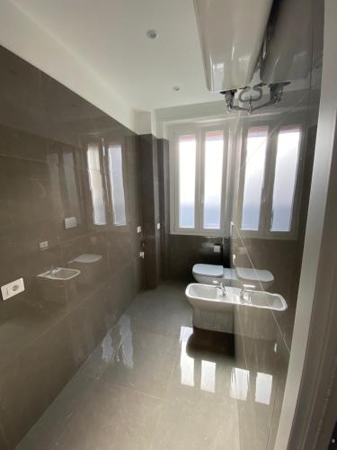 a bathroom with two sinks and two toilets at ROOM g3 in Bresso