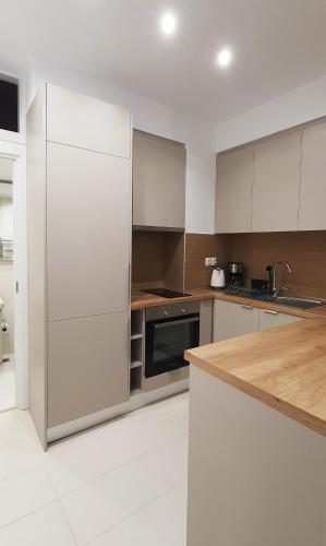 Minimalist Newly Renovated 1Bd near the center