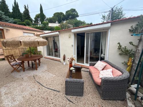 charmant T2 centre cassis avec parking