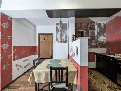 a kitchen with a table and chairs in a room at Casa Helen House, Iasi in Valea Adîncă