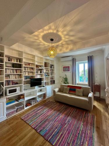 Loft calme, lumineux 58 m2 en ville parking privé