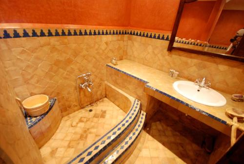 a bathroom with a sink and a toilet at Rive Du Lac in Lalla Takerkoust