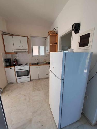 Dapur atau dapur kecil di Areti & Maria Apartments