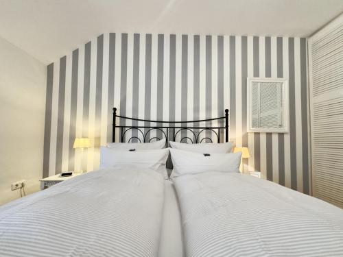 Postel nebo postele na pokoji v ubytování Gulfhof Butendiek - Groot Kostall