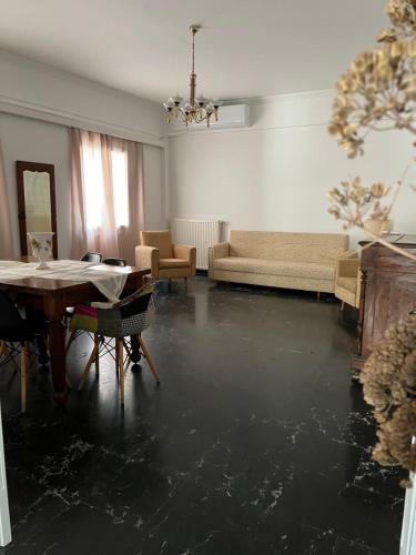 a living room with a table and a couch at garlichome in Órmos