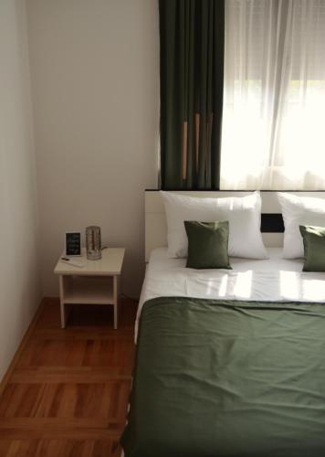 Postel nebo postele na pokoji v ubytování GreenZen reset space
