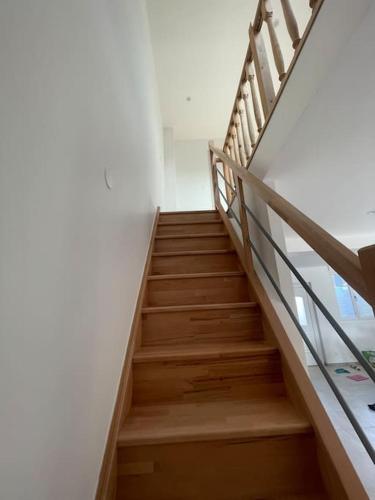 a staircase in a building with wooden steps at L'Impasse Maison avec Jardin in Isbergues