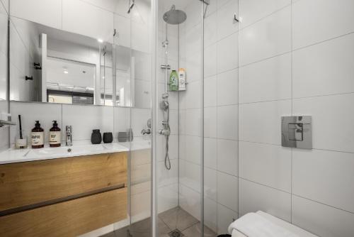 Phòng tắm tại ULIVE Boutique ApartHotel