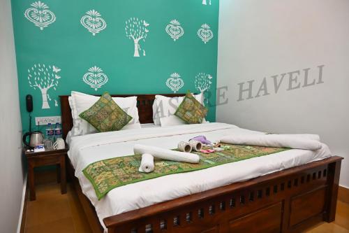 Ένα ή περισσότερα κρεβάτια σε δωμάτιο στο Hotel Pleasure Haveli